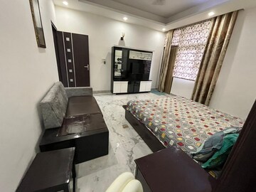 Bedroom in 4 BHK Builder Floor at Ardee City, Sector 52 – for Rent