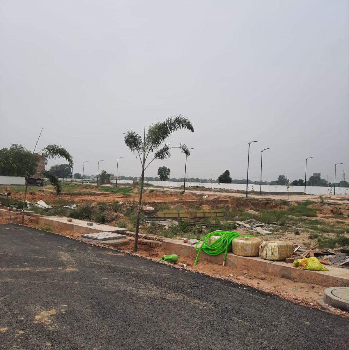 Plot For Sale in DLF Garden City Plots I