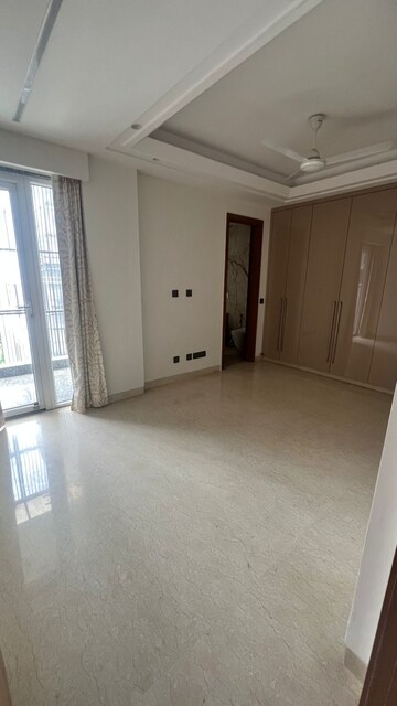 Room in 3 BHK Builder Floor at Jangpura – for Rent