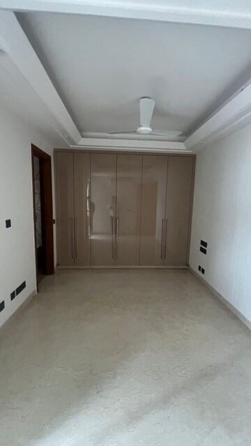 Room in 3 BHK Builder Floor at Jangpura – for Rent