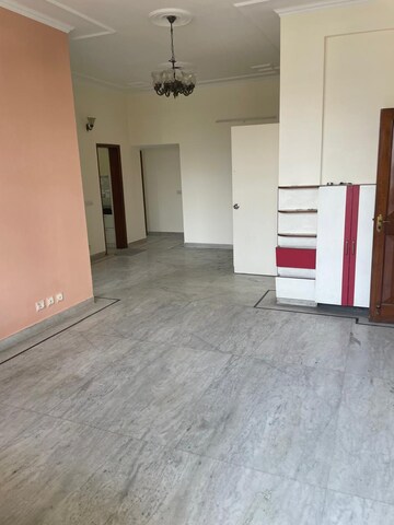 Room in 4 BHK Builder Floor at Ardee City, Sector 52 – for Rent