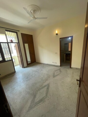 Room in 4 BHK Builder Floor at Ardee City, Sector 52 – for Rent