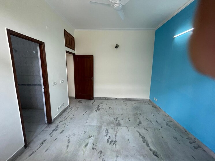 Room, ardee-city 4 Bedroom 300 Sq.Yd. Builder Floor In Sector 52 Gurgaon 8925878
