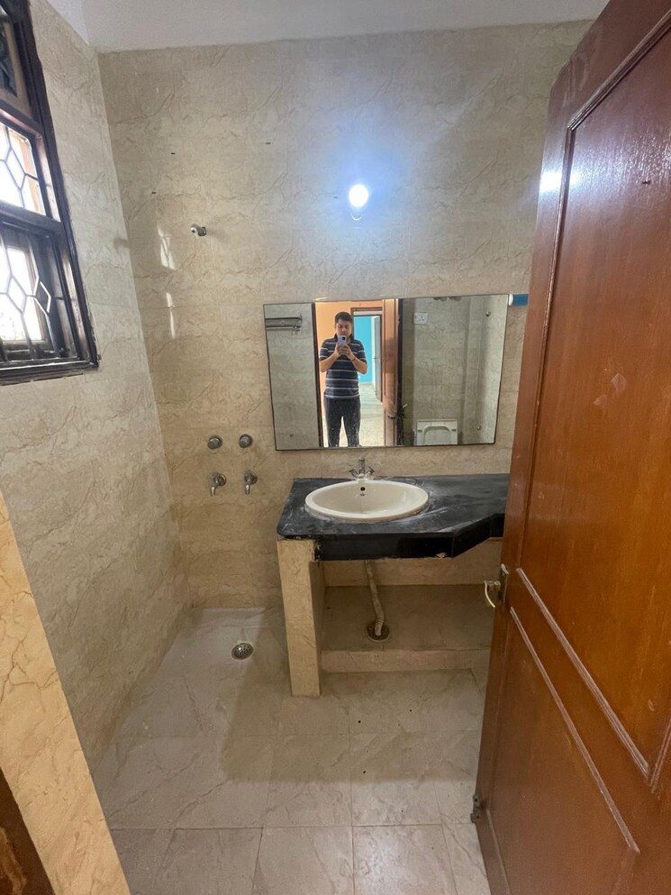 Bathroom, ardee-city 4 Bedroom 300 Sq.Yd. Builder Floor In Sector 52 Gurgaon 8925878