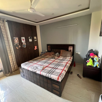 Bedroom in 3 BHK Builder Floor at Sector 56 – for Rent