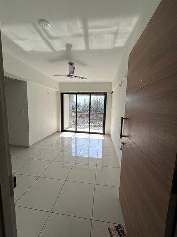 Room in 3 BHK Apartment at Shela – for Rent