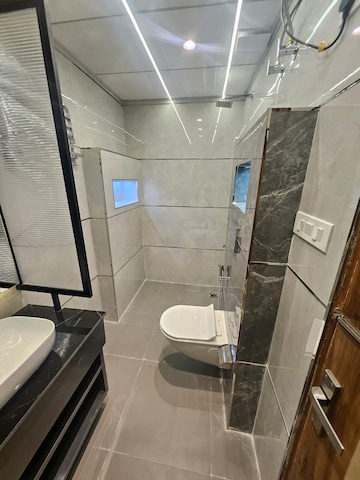 Bathroom in 1 BHK Builder Floor at Sector 47 – for Rent