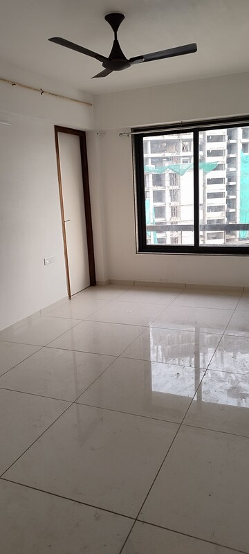 Room in 3 BHK Apartment at Shela – for Rent