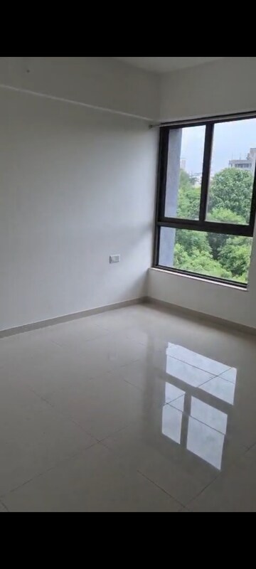 Room in 3 BHK Apartment at Goel Ganga Utopia, Bavdhan – for Rent