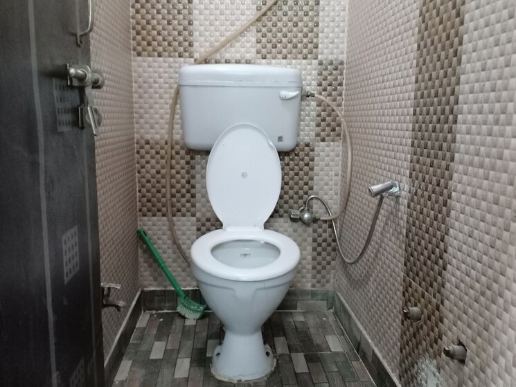 Bathroom, khirki extension 1 Bedroom 500 Sq.Ft. Apartment In Khirki Extension Delhi 8925973