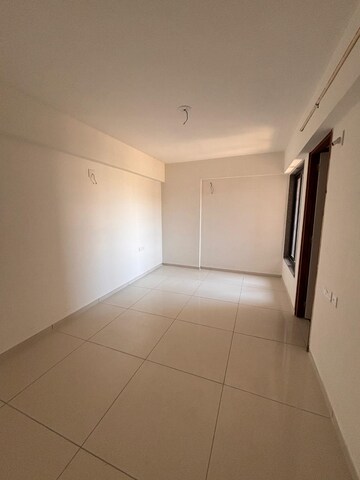 Room in 3 BHK Apartment at Shela – for Rent