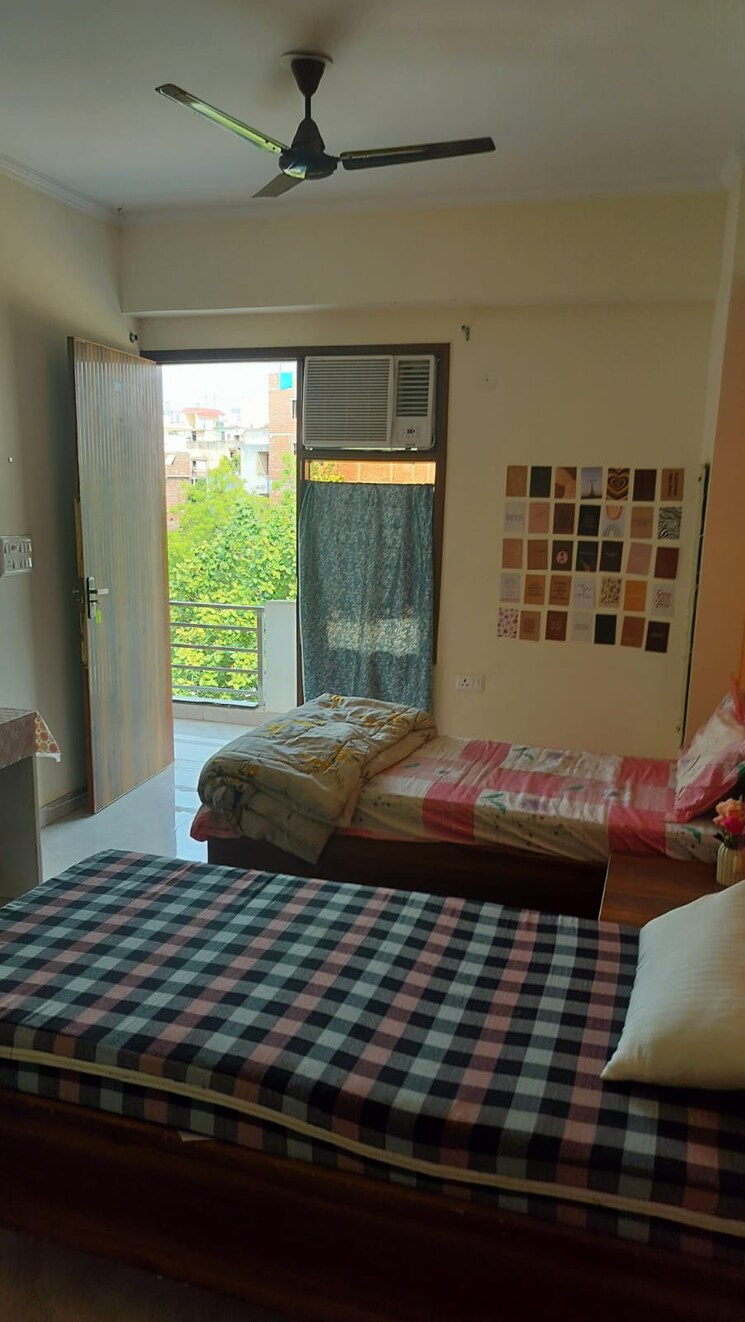 Room, sector 46 Pg For Girls In Sector 46 8926019