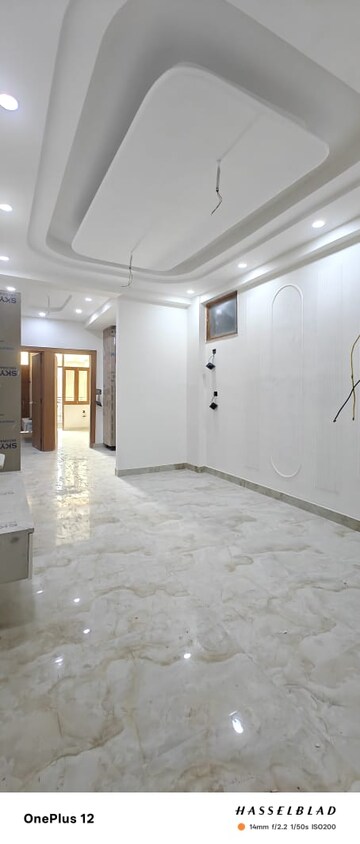 Room in 3 BHK Builder Floor at Sector 73 – for Sale