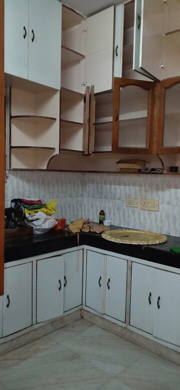 Kitchen in 3 BHK Apartment at Shivalik Colony – for Rent