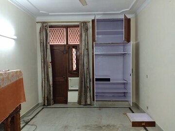 Room in 3 BHK Apartment at Shivalik Colony – for Rent