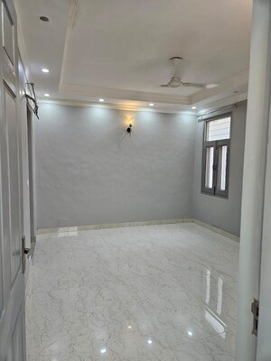 Room in 4 BHK Builder Floor at New Friends Colony – for Sale