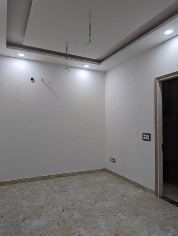 Room in 3 BHK Apartment at Bella Green, Central Derabassi – for Rent