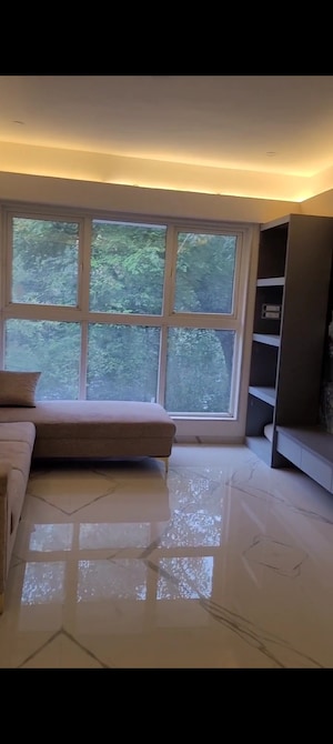 Room in 3 BHK Apartment at Vile Parle East – for Sale