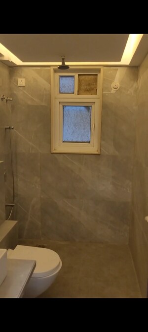 Room in 3 BHK Apartment at Vile Parle East – for Sale