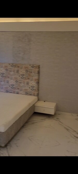 Room in 3 BHK Apartment at Vile Parle East – for Sale