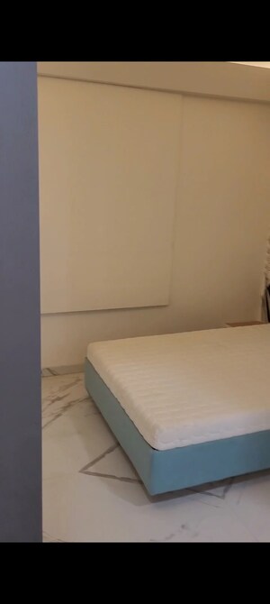 Room in 3 BHK Apartment at Vile Parle East – for Sale