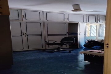 Room in 3 BHK Apartment at Cunningham Road – for Sale