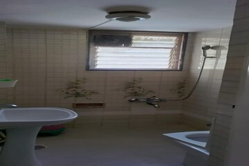 Bathroom in 3 BHK Apartment at Cunningham Road – for Sale