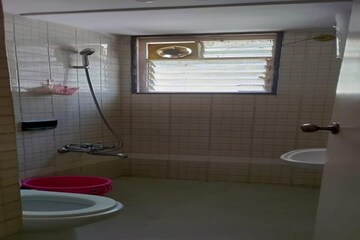 Bathroom in 3 BHK Apartment at Cunningham Road – for Sale