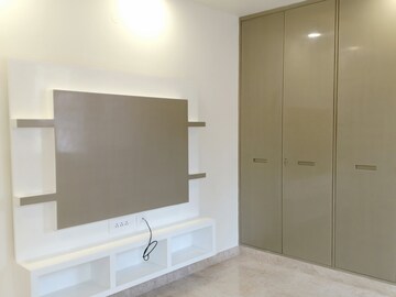 Furnished Amenities in 3 BHK Apartment at Defence Colony – for Rent