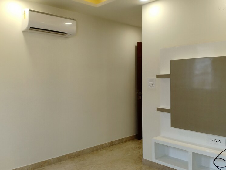 undefined, defence colony 3 Bedroom 2200 Sq.Ft. Apartment In Defence Colony Delhi 8926111