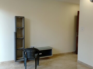 Room in 3 BHK Apartment at Defence Colony – for Rent