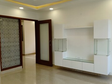 Room in 3 BHK Apartment at Defence Colony – for Rent