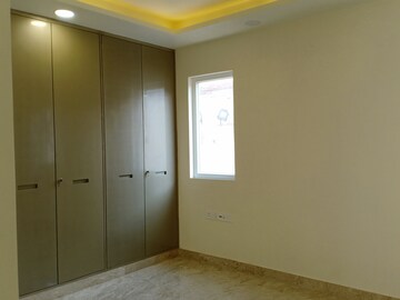 Room in 3 BHK Apartment at Defence Colony – for Rent