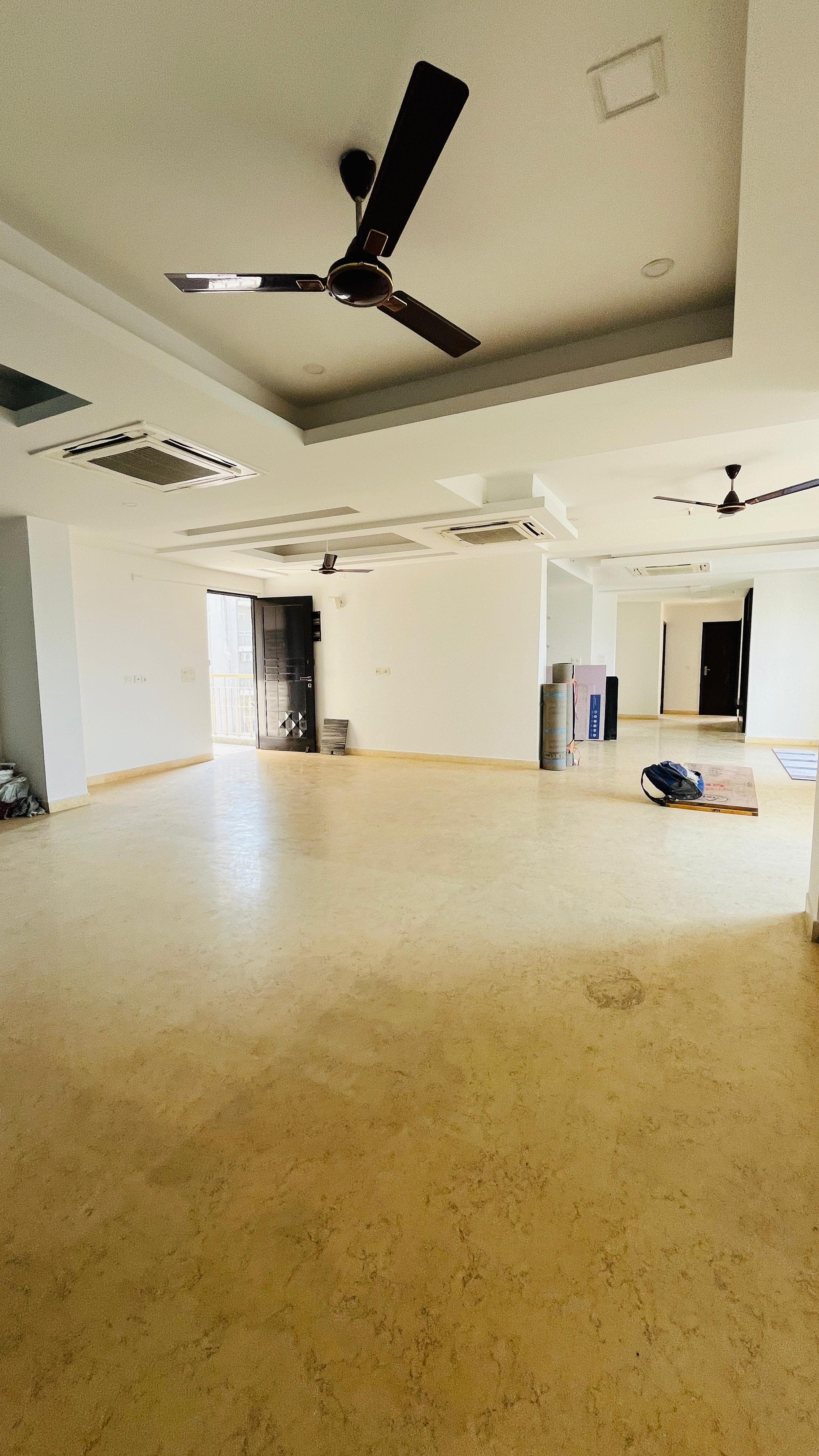 5 BHK + Pooja Room,Servant Room 4700 Sq.Ft. Penthouse in Mahagun Maple