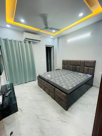 Bedroom in 2 BHK Builder Floor at Sector 40 – for Rent