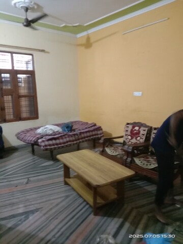 Room in 2 BHK Builder Floor at Milestone 32nd Avenue, Sector 15 – for Rent