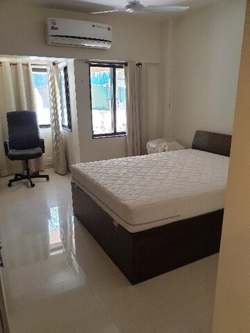 Bedroom in 3 BHK Builder Floor at Vile Parle West – for Rent