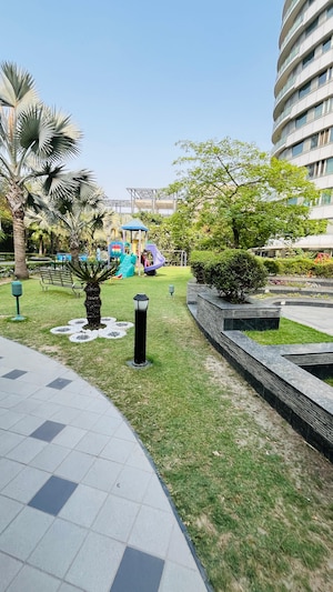 3.5 BHK Apartment – Garden View at Omaxe Twin Towers, Sector 50 - for Sale