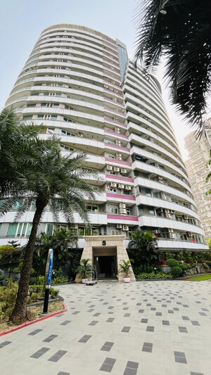 3.5 BHK Apartment – Exterior View View at Omaxe Twin Towers, Sector 50 - for Sale