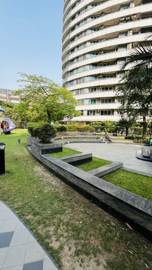 3.5 BHK Apartment – Garden View at Omaxe Twin Towers, Sector 50 - for Sale