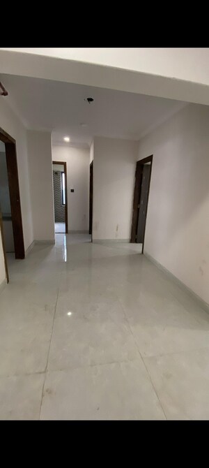 Room in 2 BHK Apartment at Zindagi CHS, Khar West – for Sale
