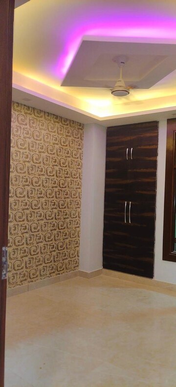 Room in 3 BHK Builder Floor at Panchsheel Vihar – for Rent