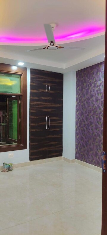 Room in 3 BHK Builder Floor at Panchsheel Vihar – for Rent
