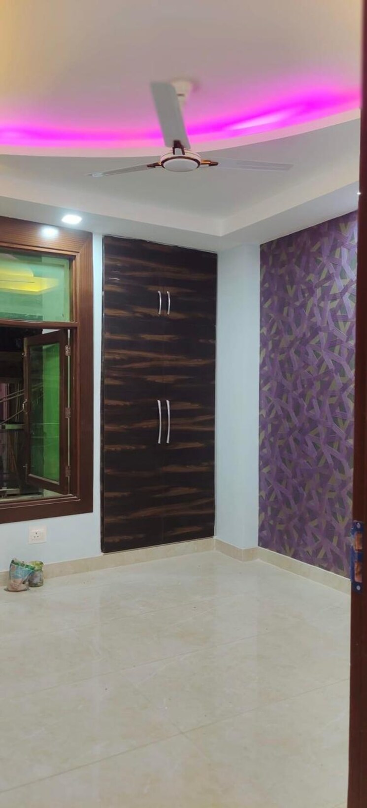 Room, panchsheel vihar 3 Bedroom 100 Sq.Yd. Builder Floor In Panchsheel Vihar Delhi 8926223
