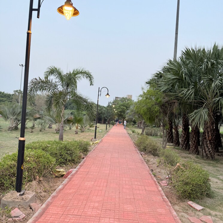 Garden, sector 105 3.5 Bedroom 1600 Sq.Ft. Builder Floor In Sector 105 Noida 8926224