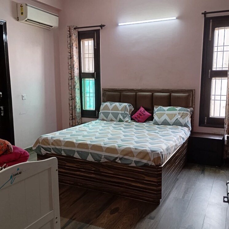Bedroom, sector 105 3.5 Bedroom 1600 Sq.Ft. Builder Floor In Sector 105 Noida 8926224