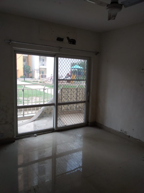 3 BHK + Servant Room Apartment For Sale in Bptp Park Grandeura Secto