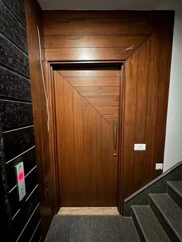 Furnished Amenities in 3 BHK Builder Floor at New Rajinder Nagar – for Rent