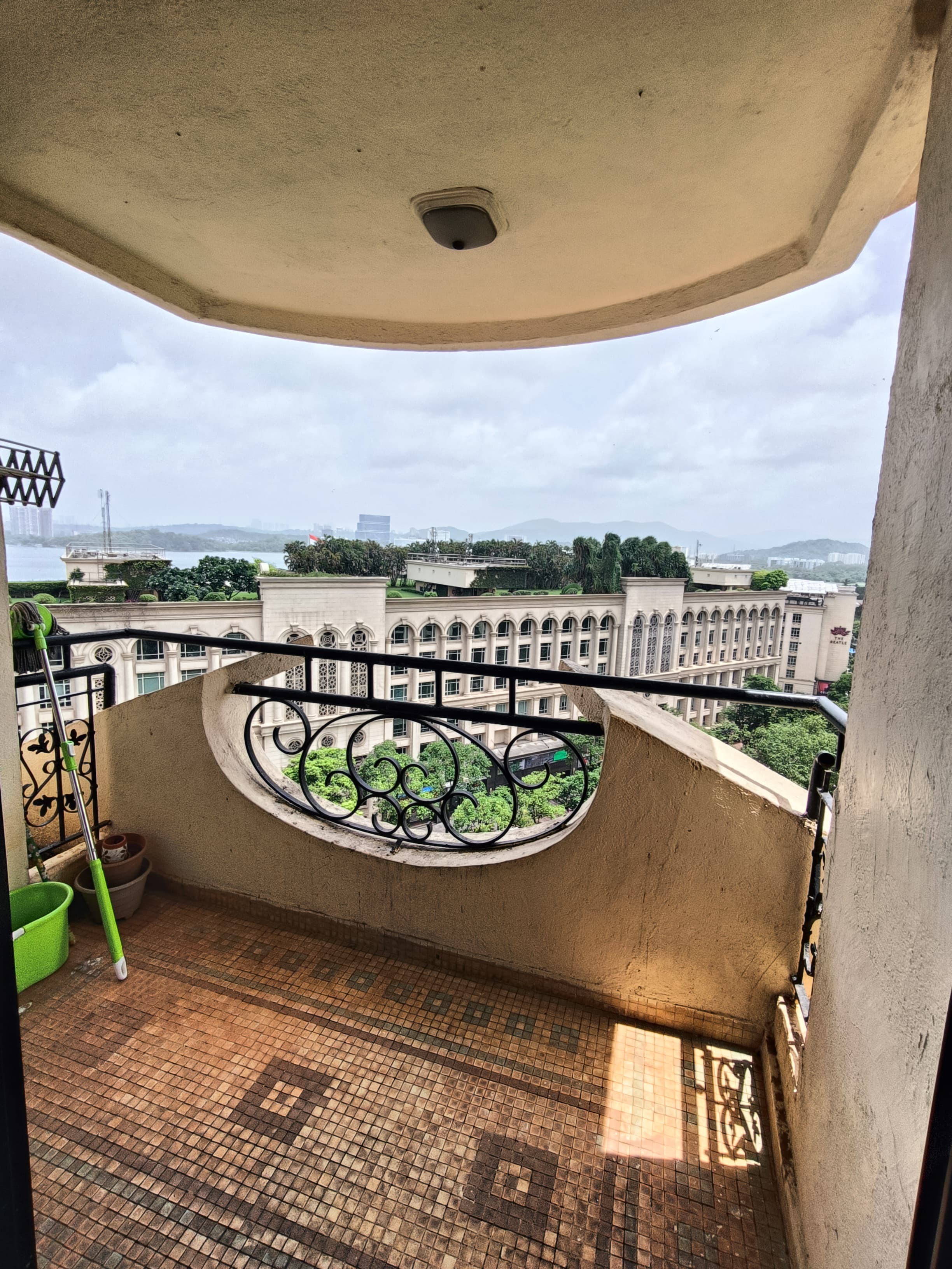 3 BHK + Pooja Room,Servant Room Apartment For Sale in Hiranandani Gardens Solitaire