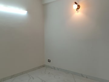 Room in 4 BHK Apartment at Panchsheel Vihar – for Rent